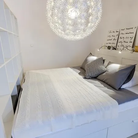 Bastova, Stela & Mia