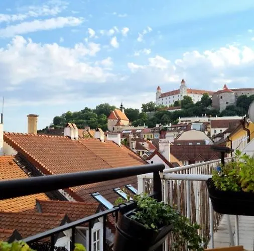 Bastova, Stela & Mia Bratislava