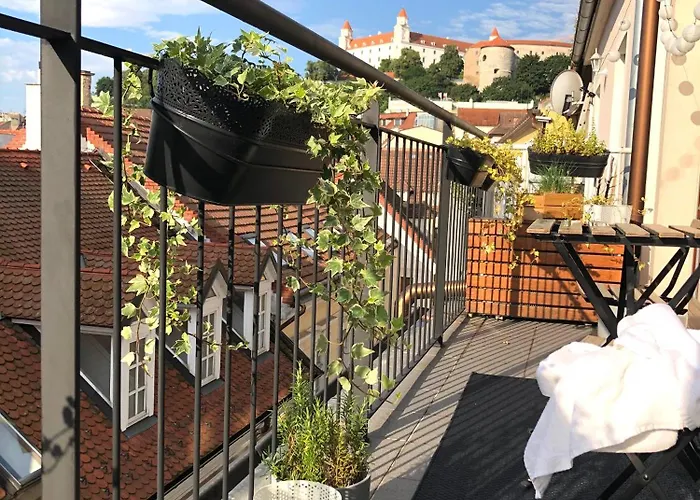 Bastova, Stela & Mia Bratislava