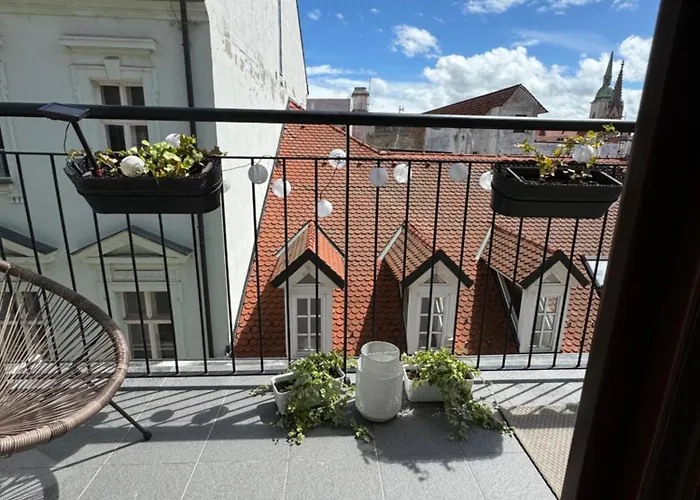 Bastova, Stela & Mia