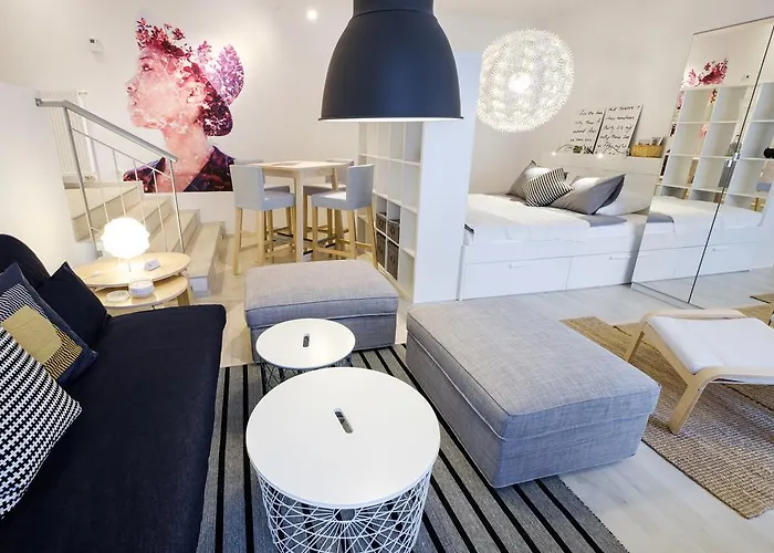 Bastova, Stela & Mia Lägenhet