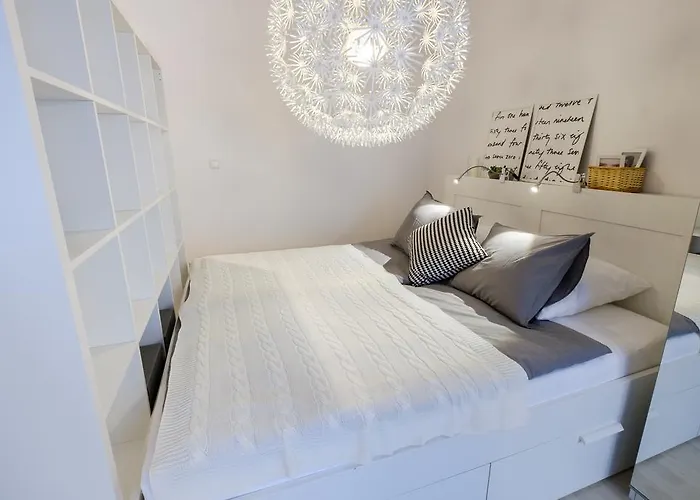 Bastova, Stela & Mia