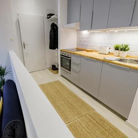 Bastova, Stela & Mia Pressburg